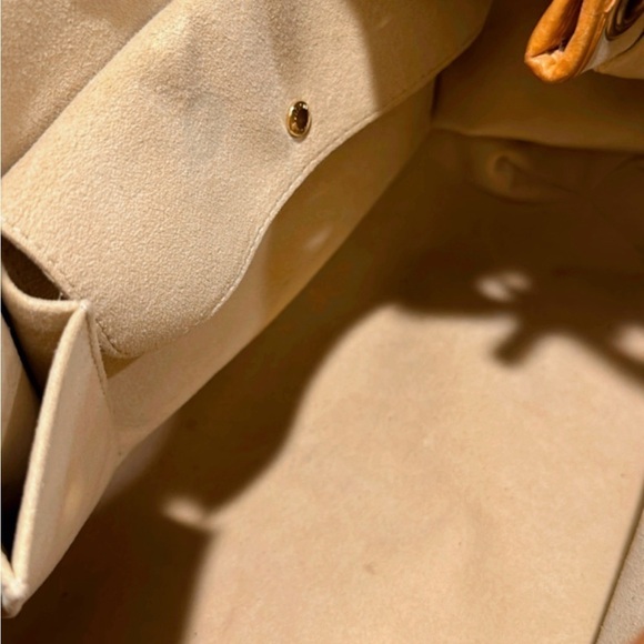 Authentic Louis Vuitton Galliera Damier
Azur Shoulder Bag✨ - Picture 11 of 16